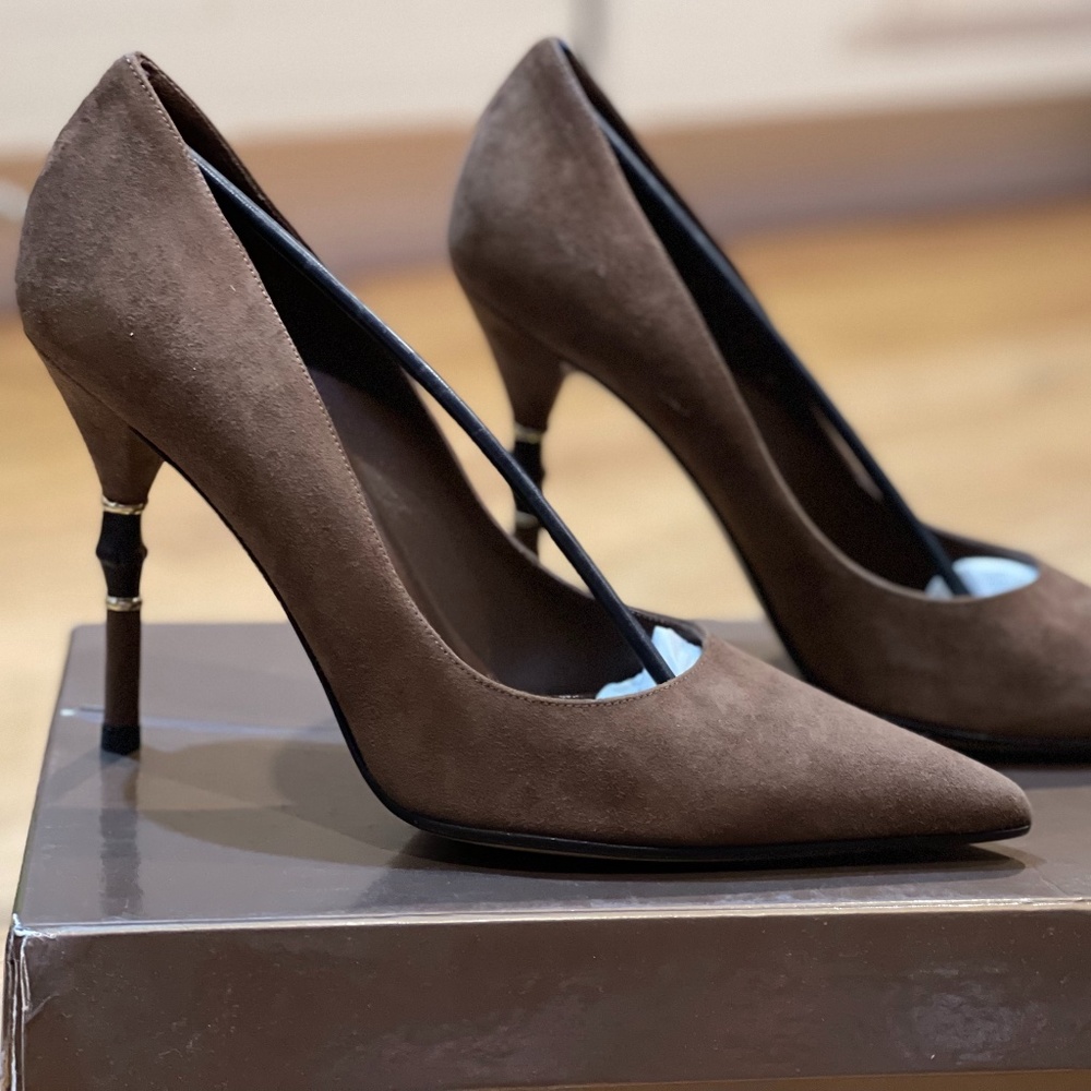 GUCCI  37 New Suede pumps with bamboo heel.